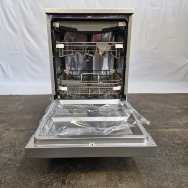 Lot 102 - Midea 14 Place Deluxe Dishwasher Stainless Steel 8 Midea 14 Place Deluxe Dishwasher Stainless Steel
