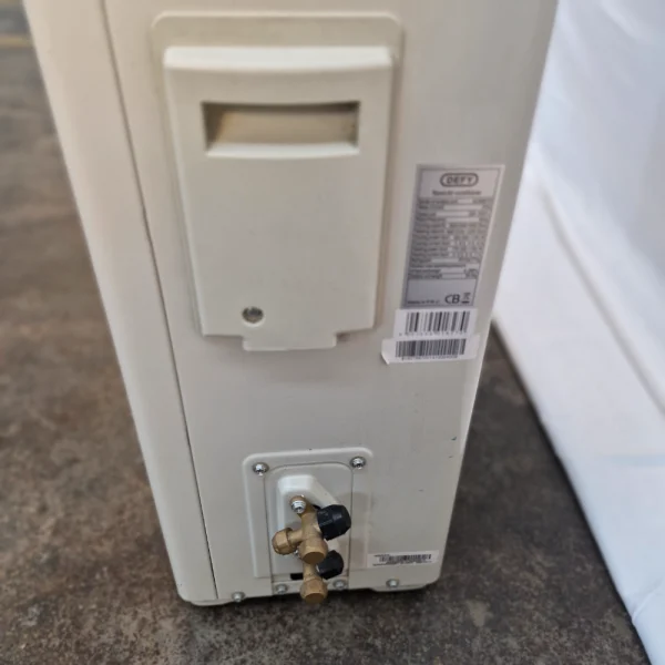 Lot 54 (7) Defy Inverter External Unit