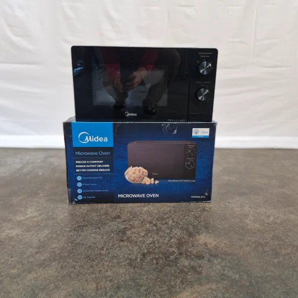 Lot 83 (1) Midea 20L Black Microwave