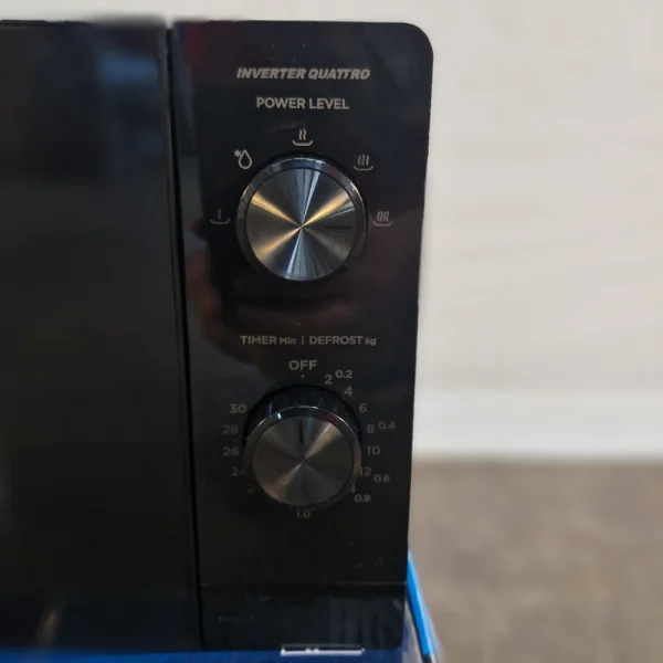 Lot 83 (6) Midea 20L Black Microwave